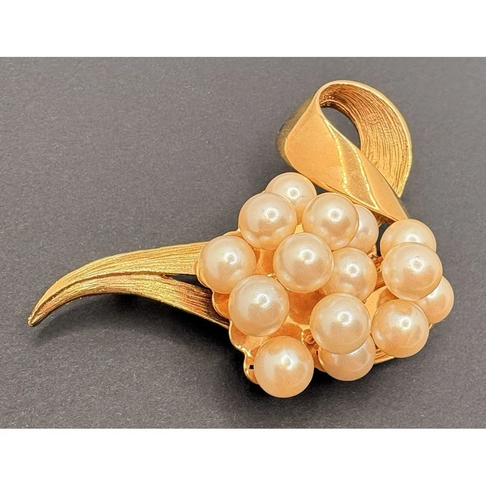 Vintage Faux Pearl Cluster Bouquet Brooch Flower Ribbon MCM Retro Glam 2.5